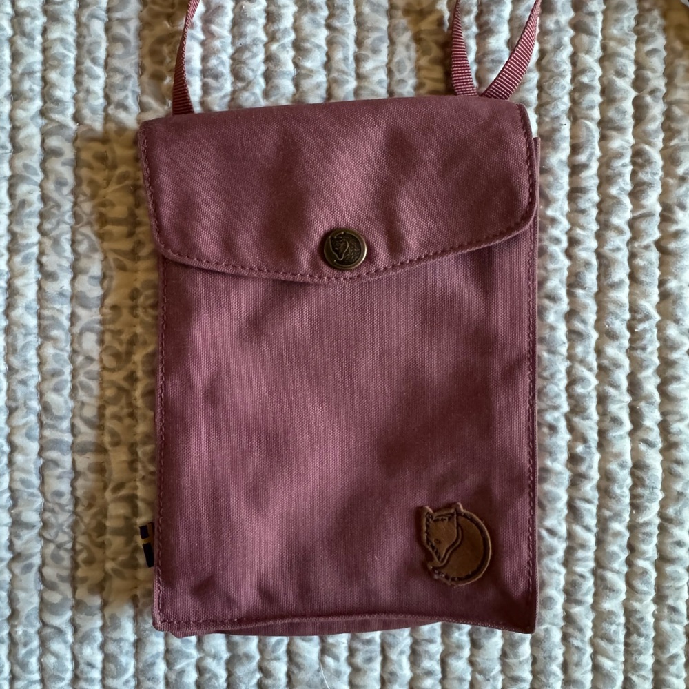 Fjallraven Pocket Crossbody Bag - Pink